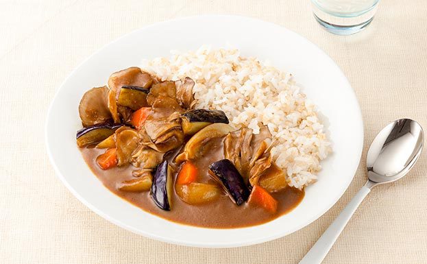 ハウスきわだちカレーとぷちぷち玄米＆ごはんでつくる“雪国まいたけ”と茄子のカレー