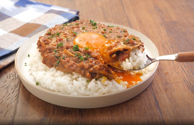 じっくり煮込んだみたいに美味しい！レンジで雪国まいたけ極のキーマカレー