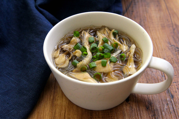 レンジで簡単！まいたけの春雨スープ