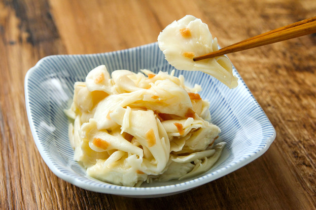 暑い季節に食欲そそる 白まいたけの梅だれマリネ