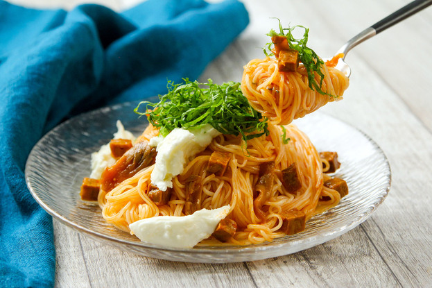 夏の素麺アレンジに キノコのお肉 食べるソース トマトソースでまるで冷製パスタな素麺